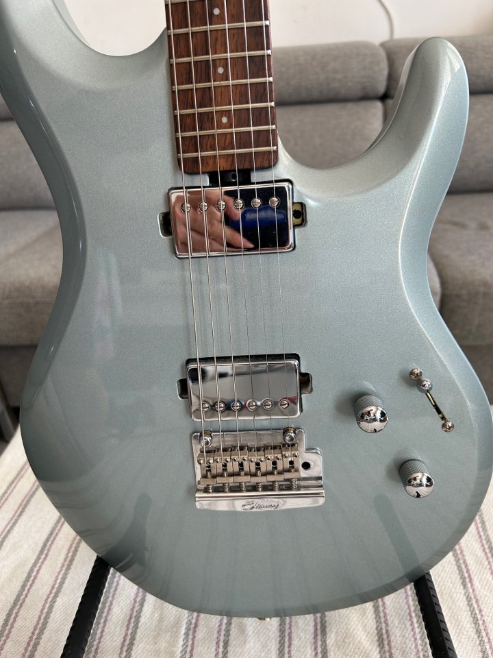 Guitarra eléctrica Sterling by Music Man Luke (Steve Lukather Signature) de segunda mano · Foto 3 de 3 · Málaga · 600 €