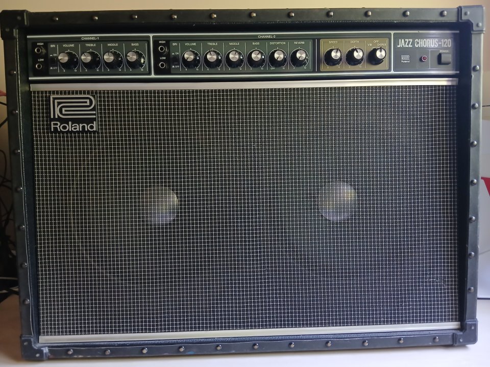Roland Jazz Chorus 120 de segunda mano · Foto 1 de 6 · Bizkaia · 790 €