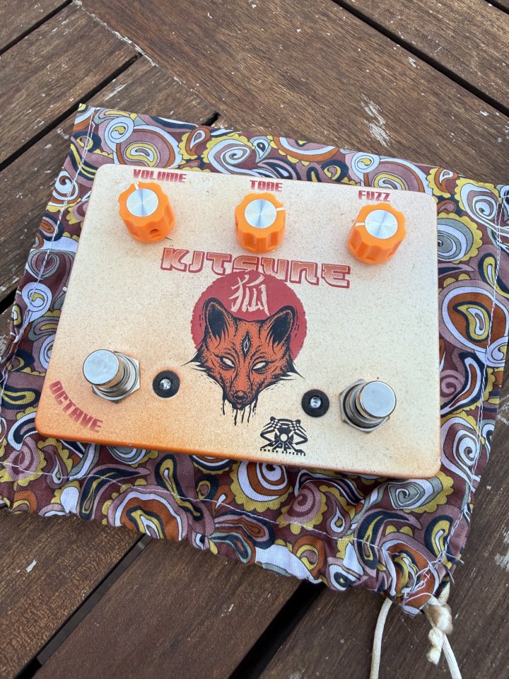 Arsenal de pedales (Death by Audio, PPPC, Atmosfera 6, etc...) de segunda mano · Foto 6 de 10 · Valencia · 2040 €