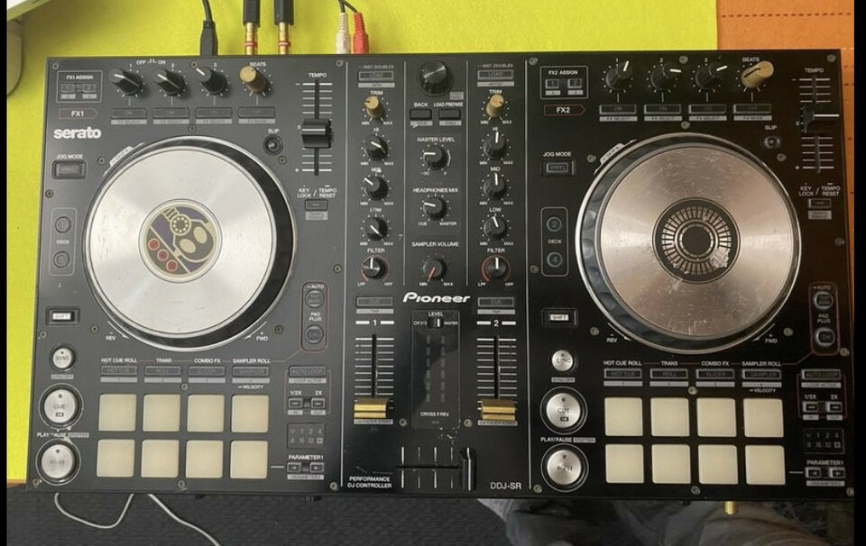 ¿Te gustaría aprender a ser DJ y dominar el arte de las mezclas?