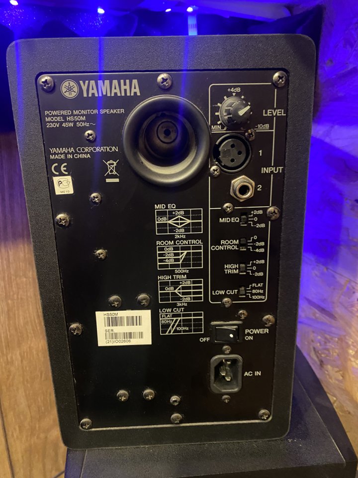 Altavoces Yamaha HS50M Negros