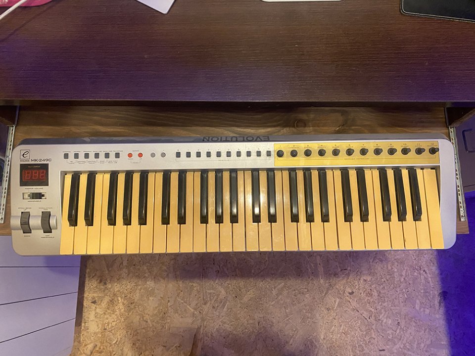 Teclado MIDI Evolution MK-249c