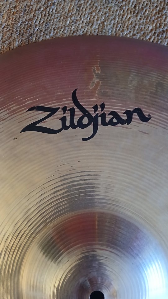 Plat Zildjian Sound Lab de 22". Un plat especial. Una mena de Crash Ride de segunda mano · Foto 3 de 8 · Barcelona · 325 €