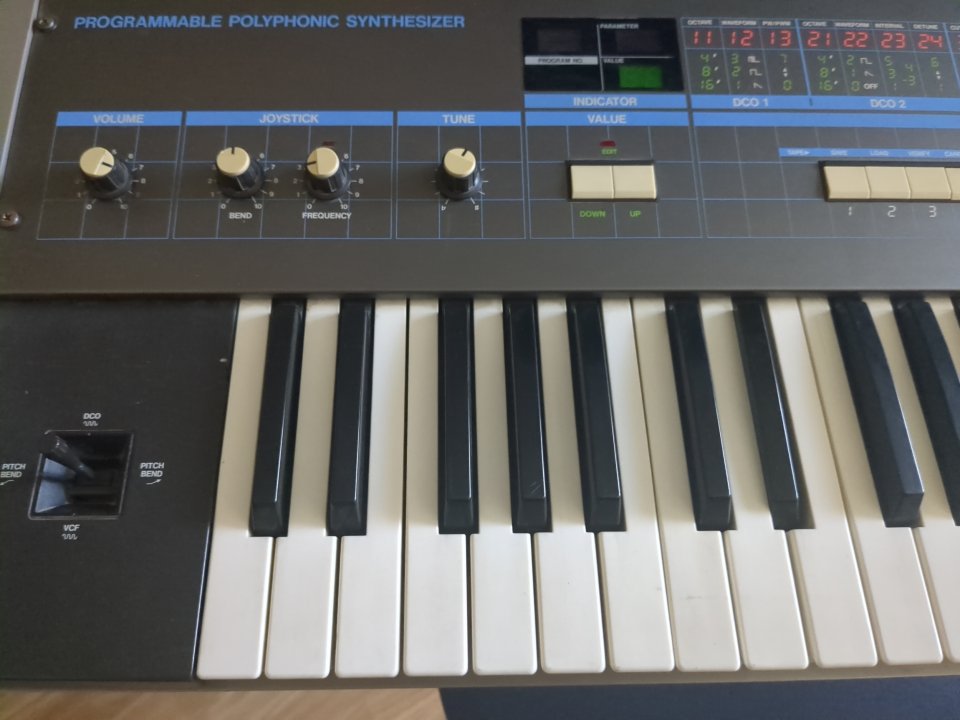 Korg poly 61 para restaurar o piezas de segunda mano · Foto 3 de 5 · Valladolid · 150 €
