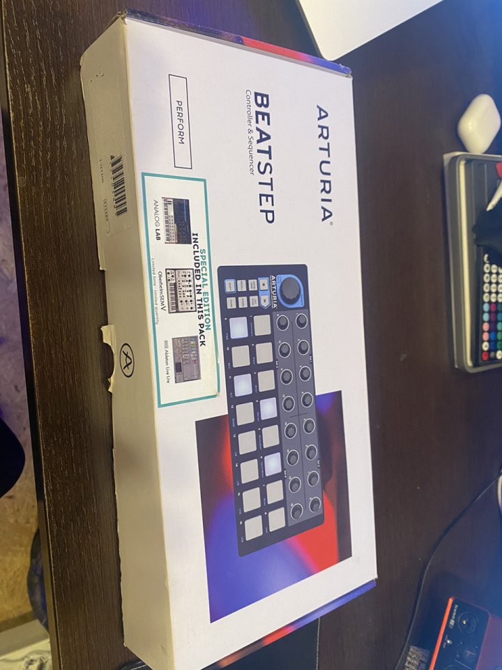 Arturia Beatstep Dark Controlador MIDI