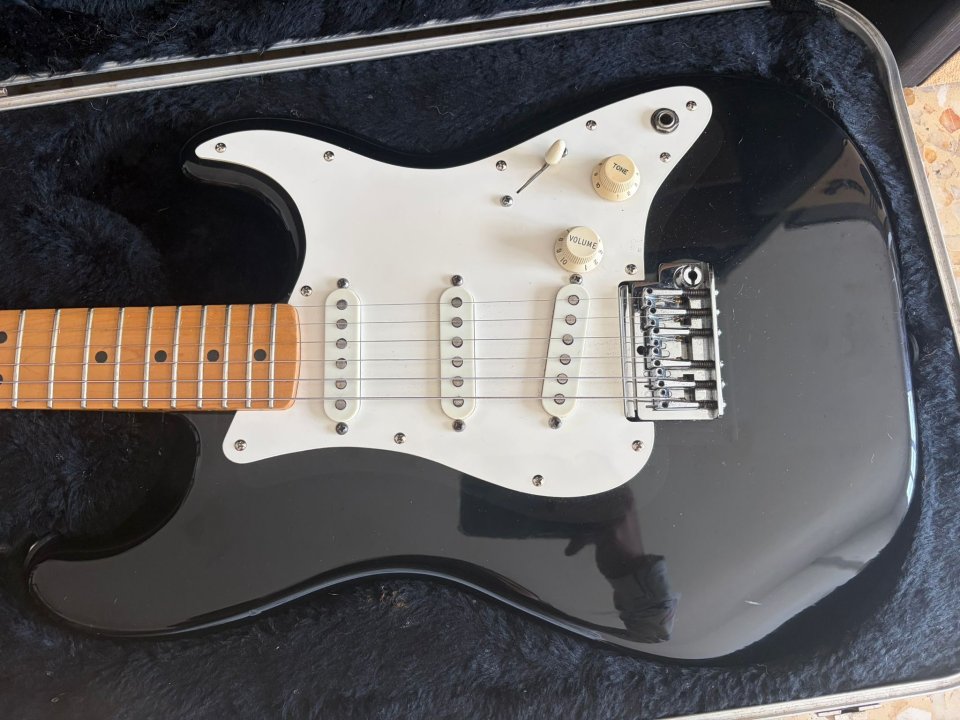 Stratocaster Dan Smith 1983 de segunda mano · Foto 3 de 6 · Zaragoza · 2100 €