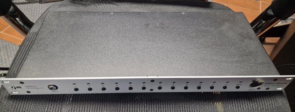 RJM EFFECT GIZMO - Looper rack para pedales