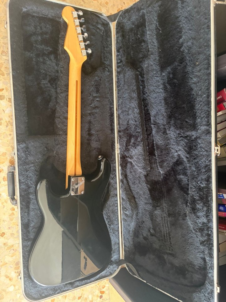 Stratocaster Dan Smith 1983 de segunda mano · Foto 4 de 6 · Zaragoza · 2100 €
