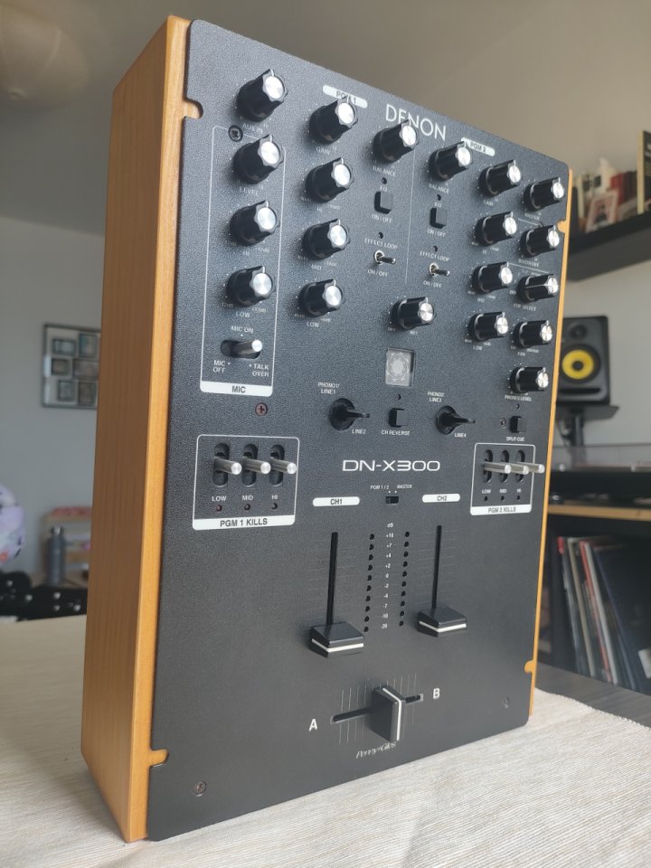 Denon Dn-X300 de segunda mano · Foto 1 de 5 · SC Tenerife · 450 €