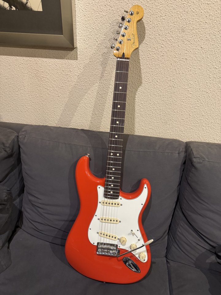 Fender Stratocaster Player 2 de segunda mano · Foto 3 de 3 · Madrid · 700 €