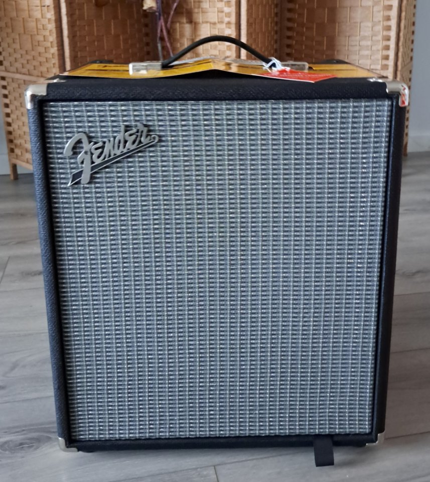 FENDER RUMBLE 100 V3