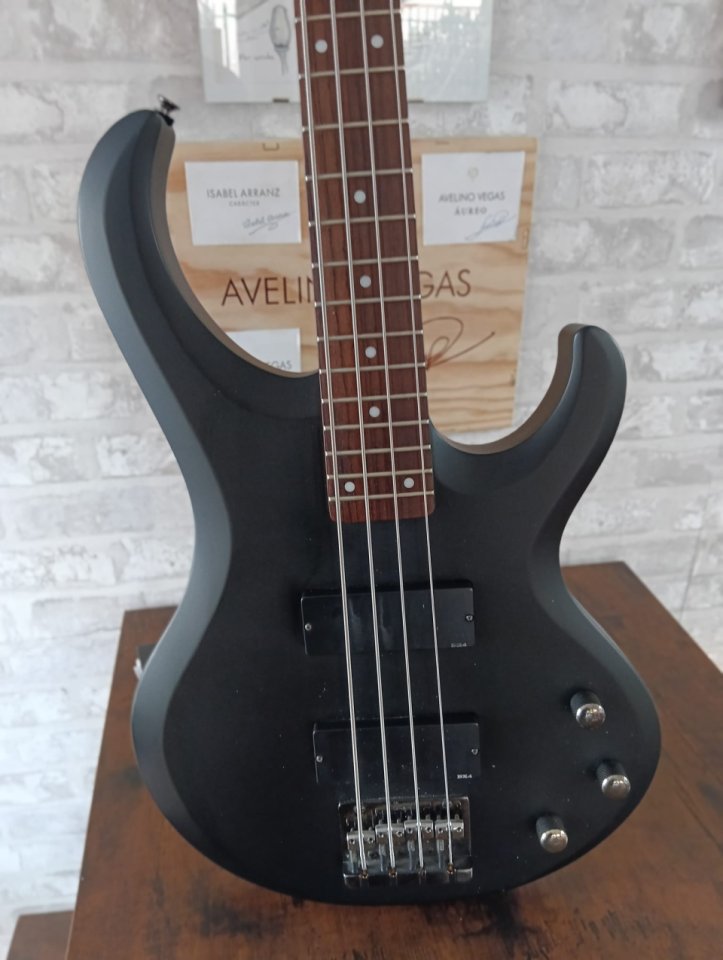 Bajo Ibanez BTB200 de segunda mano · Foto 3 de 8 · Sevilla · 300 €