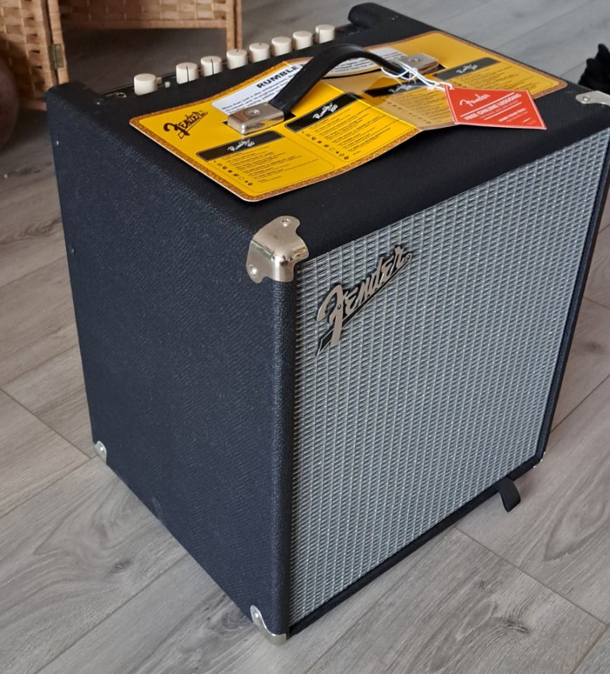 FENDER RUMBLE 100 V3