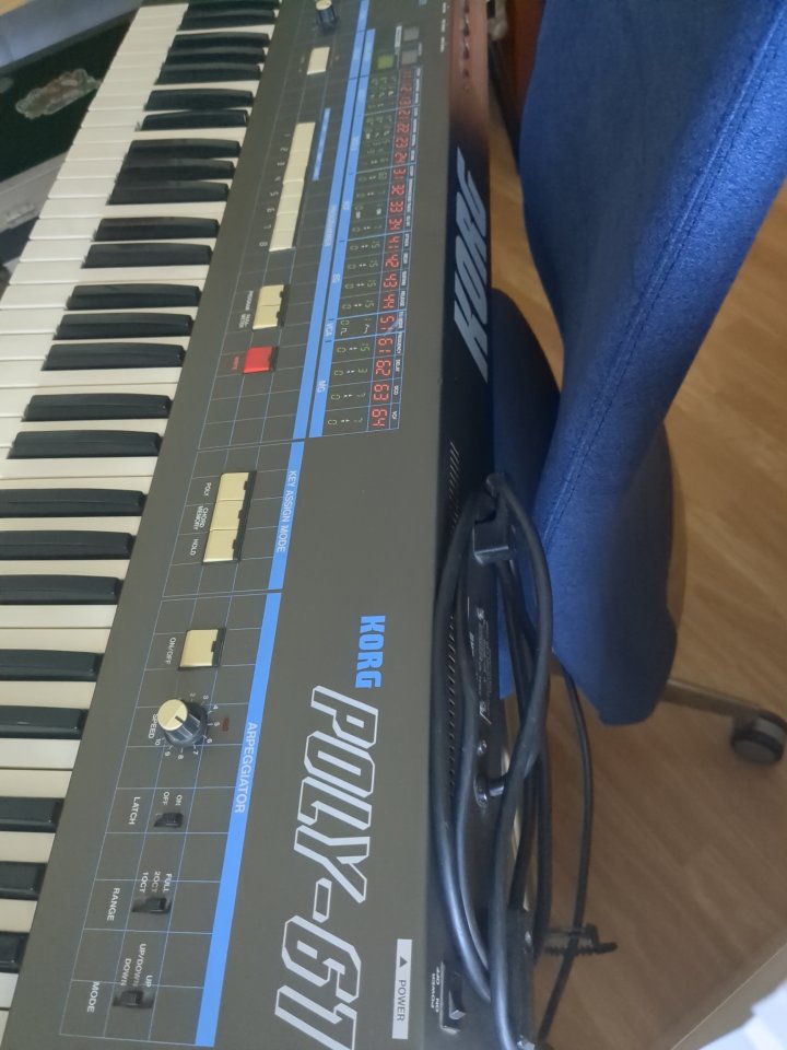 Korg poly 61 para restaurar o piezas de segunda mano · Foto 5 de 5 · Valladolid · 150 €
