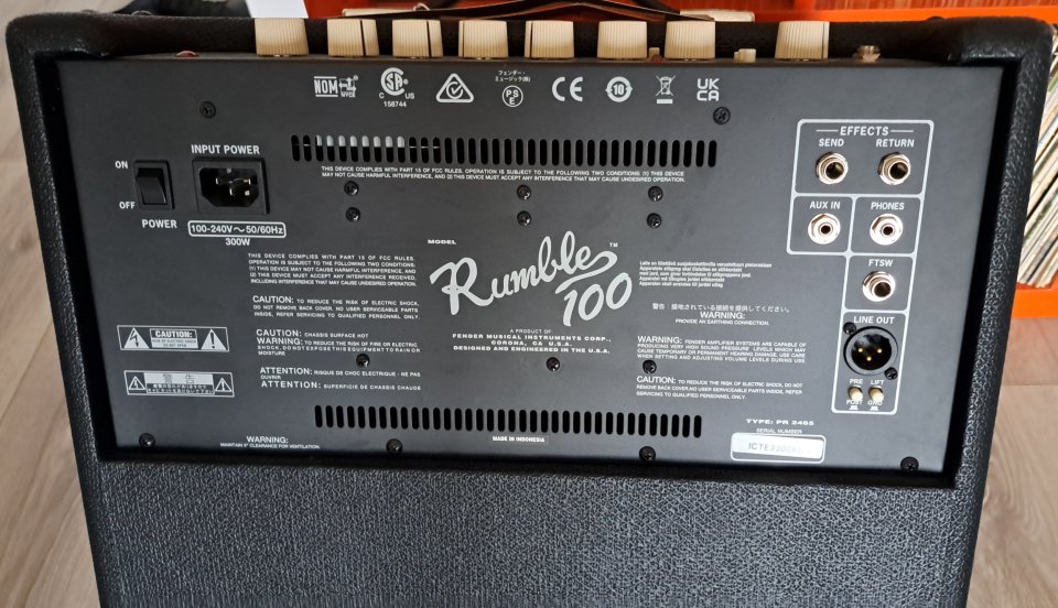 FENDER RUMBLE 100 V3