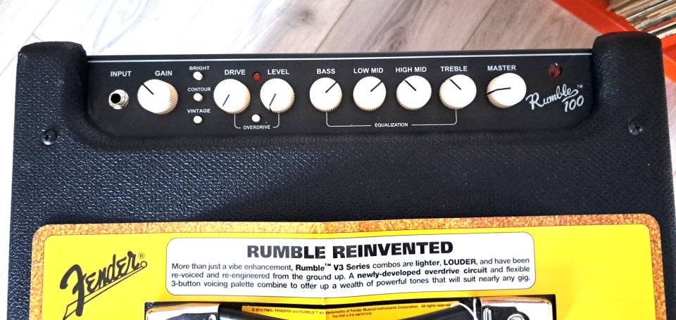 FENDER RUMBLE 100 V3