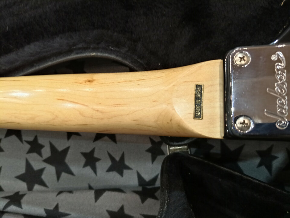 Jackson Kelly Ke3 90s  made in Japan ,con Floyd Rose y EMG 81 + ESTUCHE