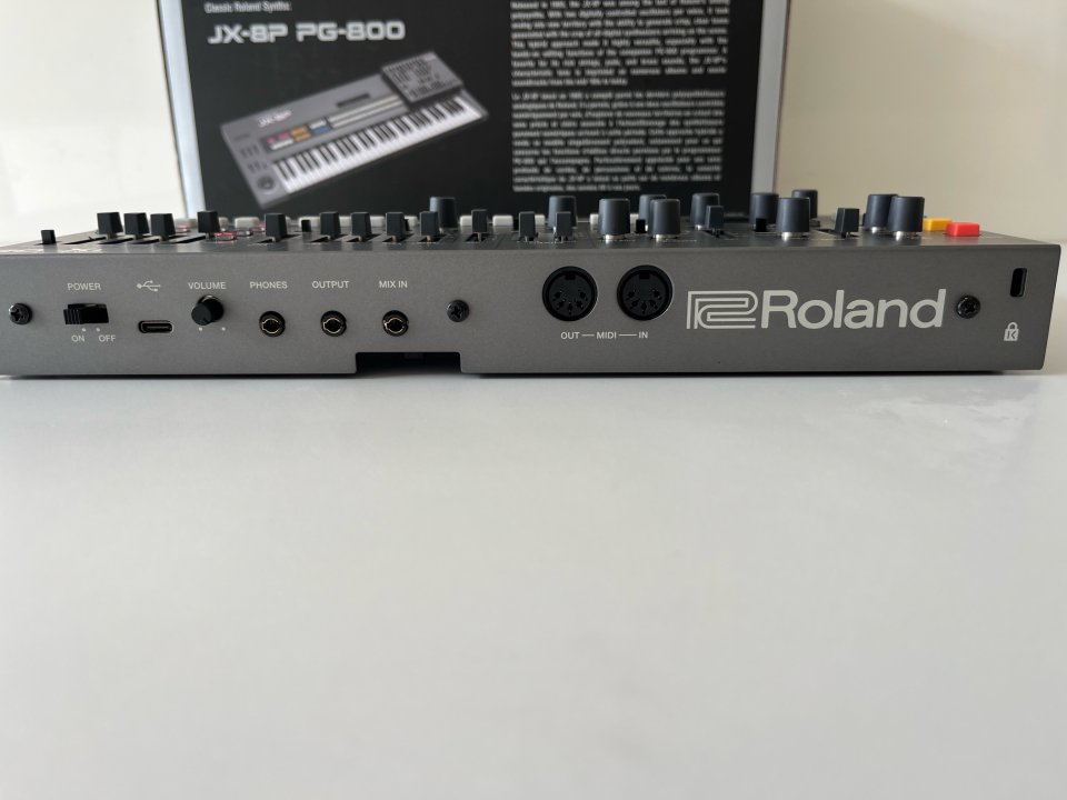 Roland JX-08 de segunda mano · Foto 2 de 3 · A Coruña · 290 €