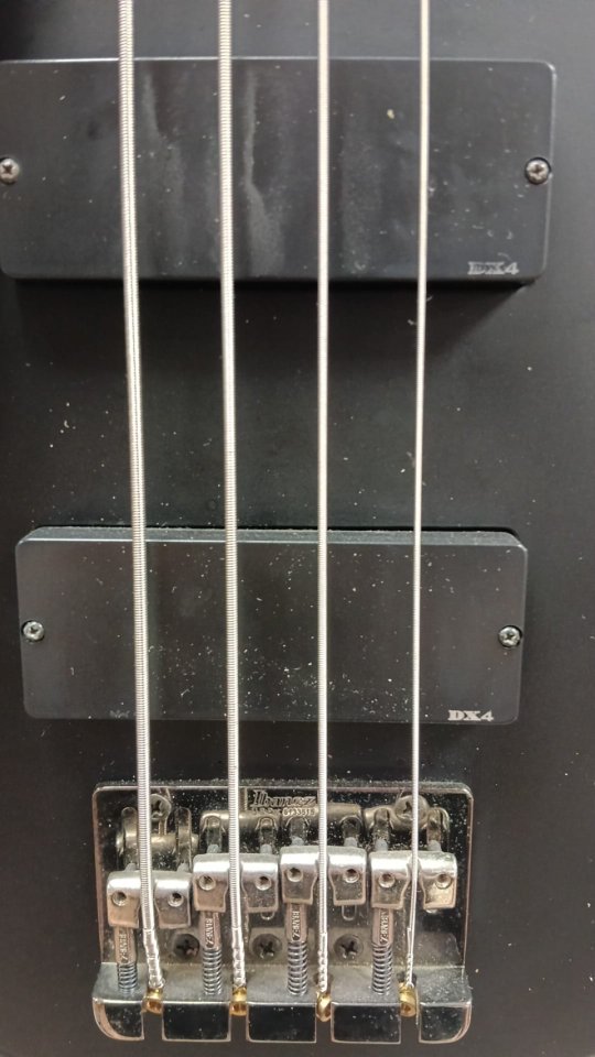 Bajo Ibanez BTB200 de segunda mano · Foto 7 de 8 · Sevilla · 300 €