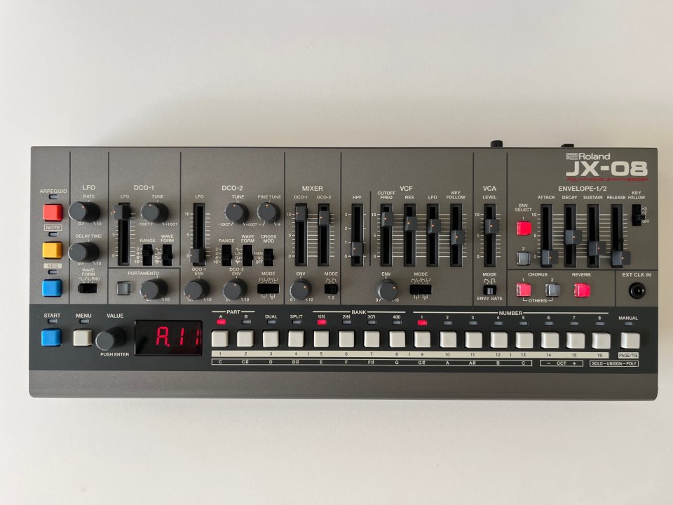 Roland JX-08 de segunda mano · Foto 3 de 3 · A Coruña · 290 €