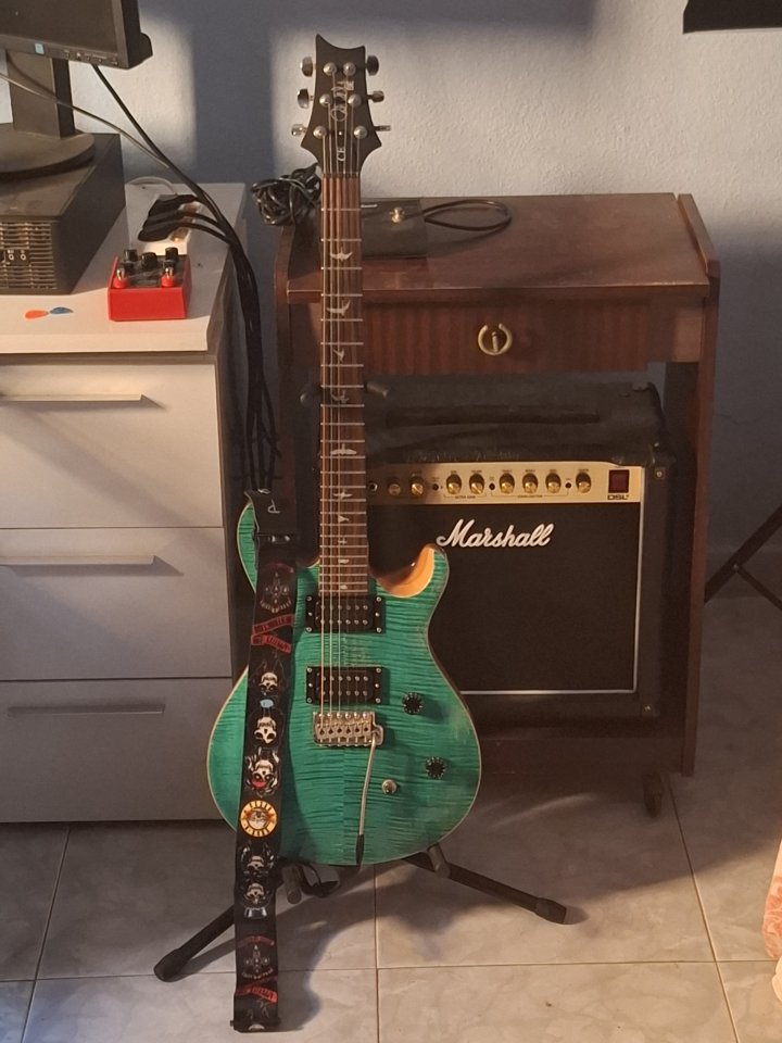 Vendo tres guitarras PRS SE CE 24, EPIPHONE LES PAUL CUSTOM EBONY Y UNA EPIPHONE 335