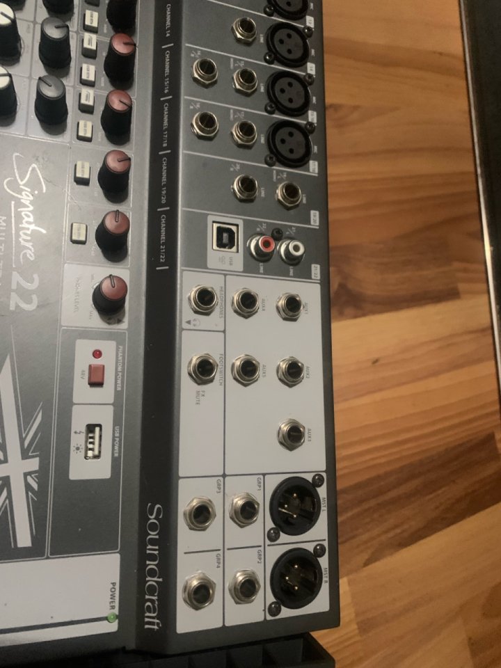 Mesa de mezclas Soundcraft Signature 22 de segunda mano · Foto 3 de 5 · Alicante · 600 €