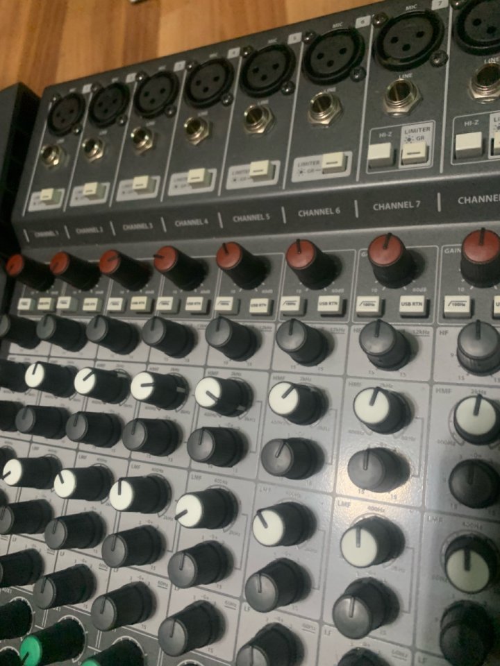 Mesa de mezclas Soundcraft Signature 22 de segunda mano · Foto 4 de 5 · Alicante · 600 €