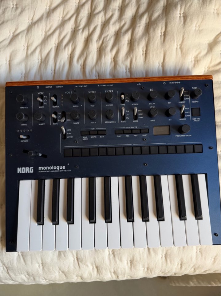 Apechusques varios (sintes, cajas ritmo, etc)