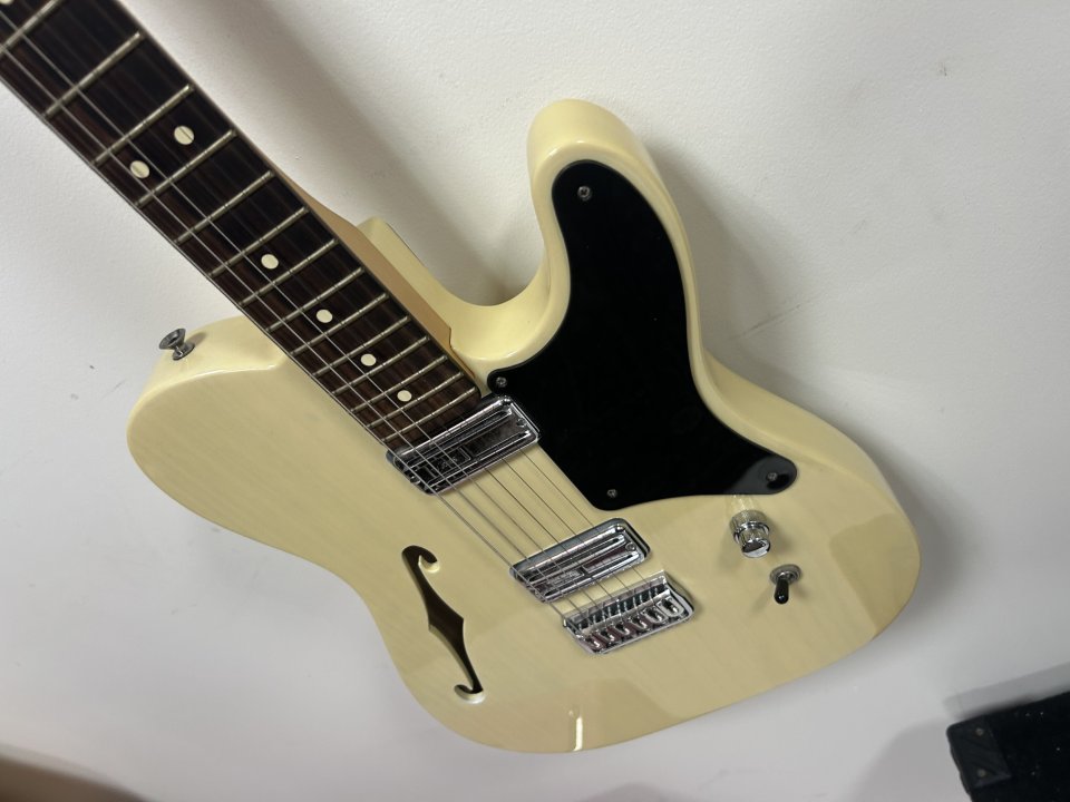 Fender mex cabronita con tv jones