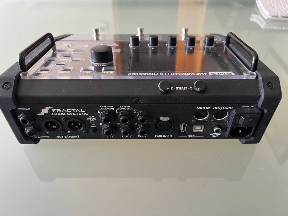 FRACTAL FM3 con salida de auriculares de segunda mano · Foto 3 de 7 · Valencia · 780 €