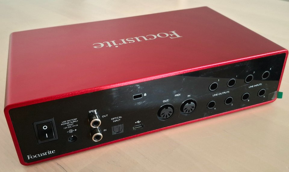 Focusrite Scarlett 18i8 3ª generación de segunda mano · Foto 3 de 4 · Madrid · 225 €