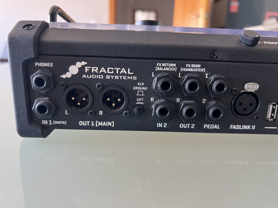 FRACTAL FM3 con salida de auriculares de segunda mano · Foto 4 de 7 · Valencia · 780 €