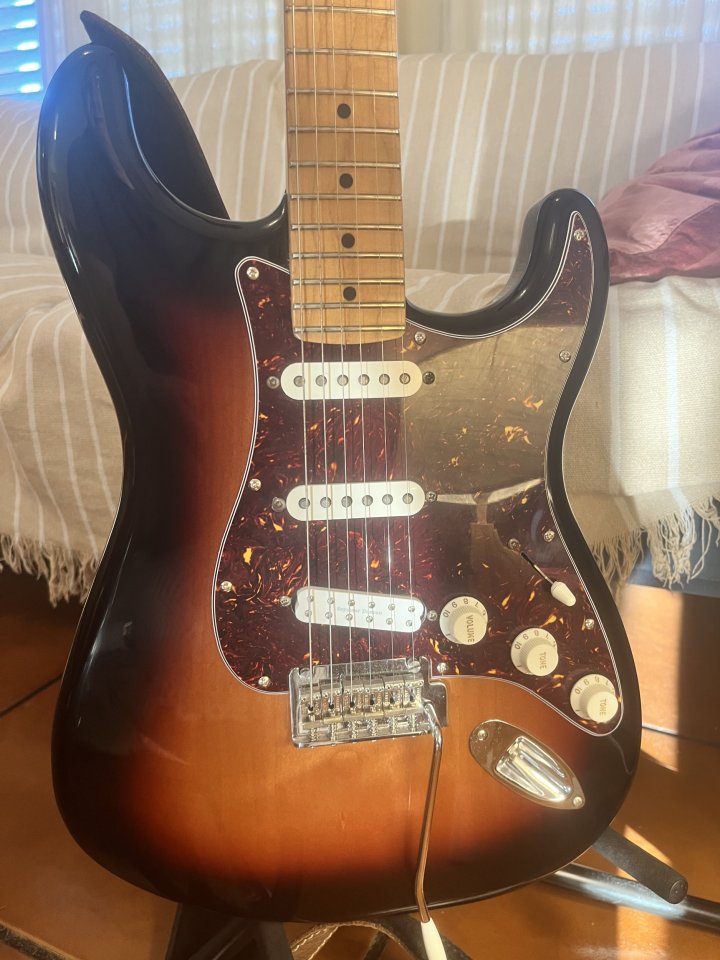 Fender Stratocaster Edición Limitada Fat 50s (Venta o Cambio) de segunda mano · Foto 9 de 10 · Valencia · 750 €