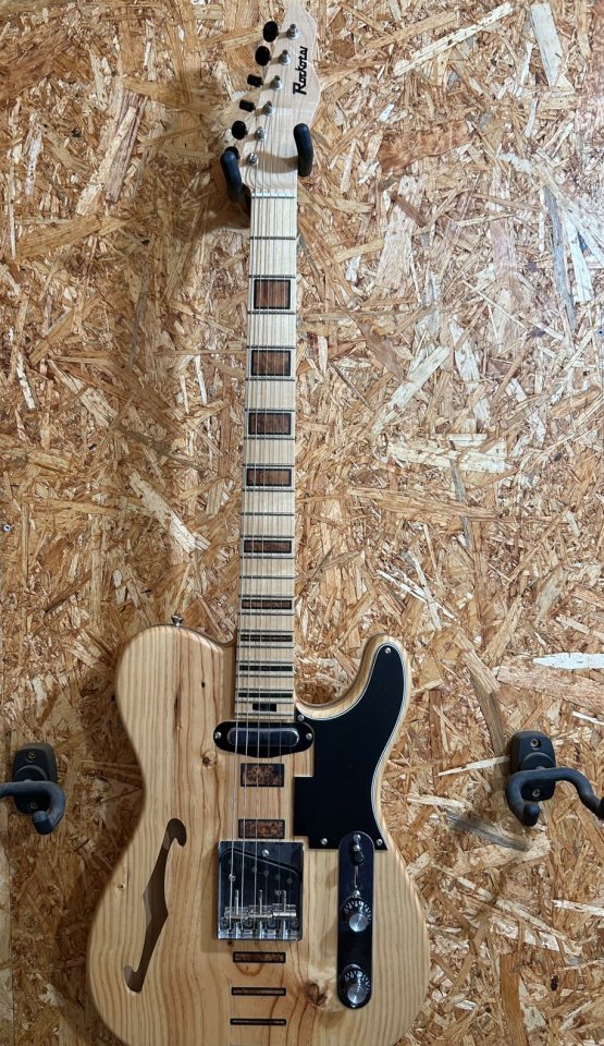 Guitarra eléctrica tipo Telecaster de segunda mano · Foto 1 de 5 · Illes Balears · 600 €