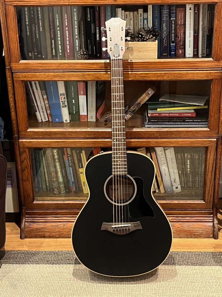 Guitarra electroacústica TAYLOR GTE Blacktop