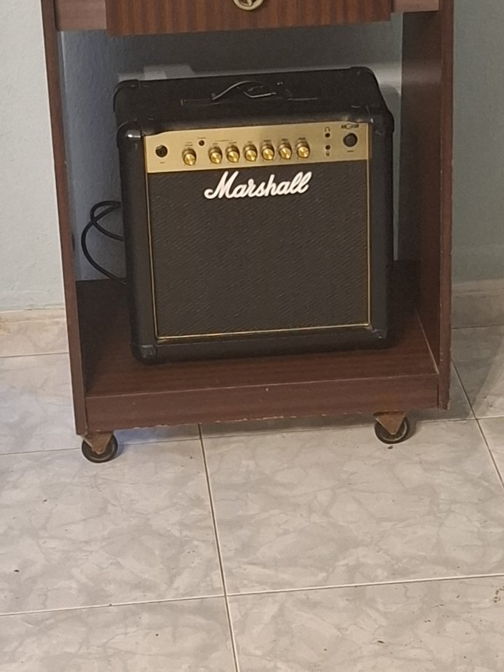 Vendo 2 amplificadores Marshall el DSL 5Cr y el MG15R