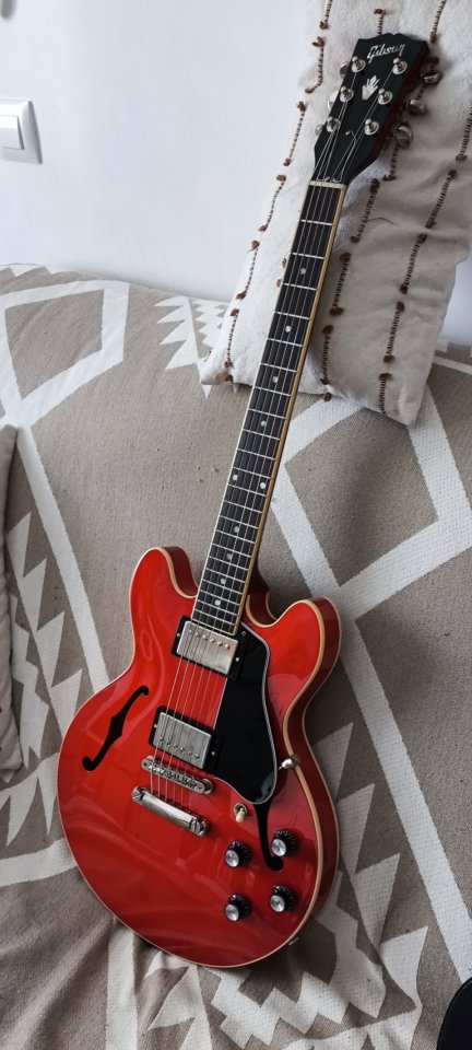 Gibson ES339 Cherry Red de segunda mano · Foto 1 de 5 · Cádiz · 2000 €