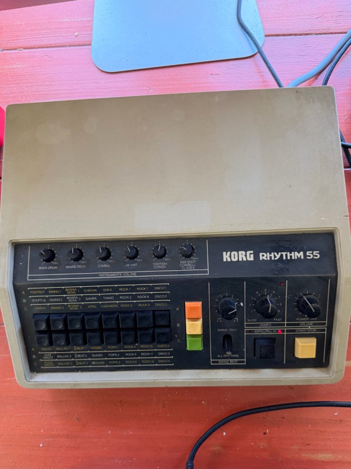 Apechusques varios (sintes, cajas ritmo, etc)