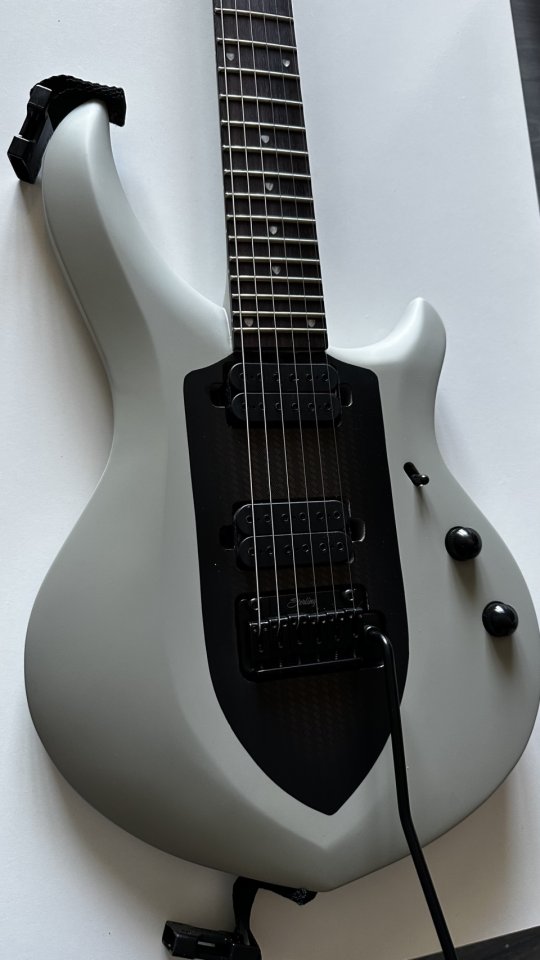 Guitarra Sterling Majesty MAJ100, Chalk Grey de segunda mano · Foto 3 de 10 · Burgos · 800 €