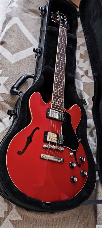 Gibson ES339 Cherry Red de segunda mano · Foto 2 de 5 · Cádiz · 2000 €