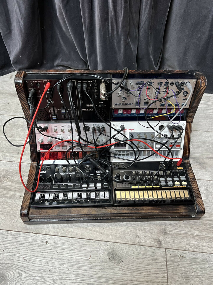 Pack 6 Korg Volca con mueble de madera artesanal