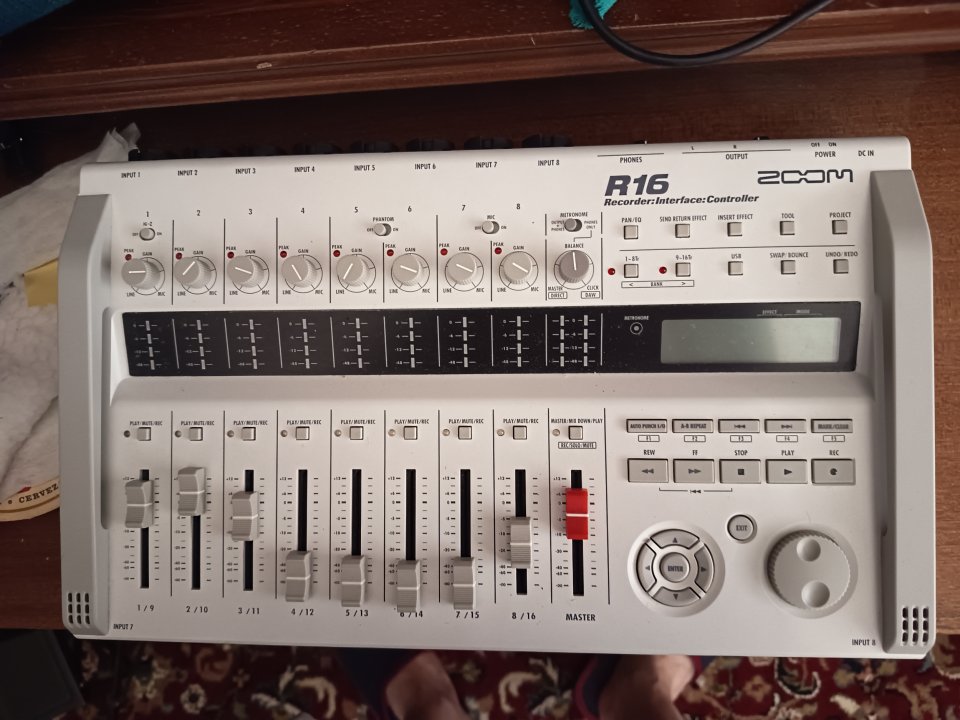 Zoom R16 grabadora digital de segunda mano · Foto 1 de 3 · Madrid · 220 €