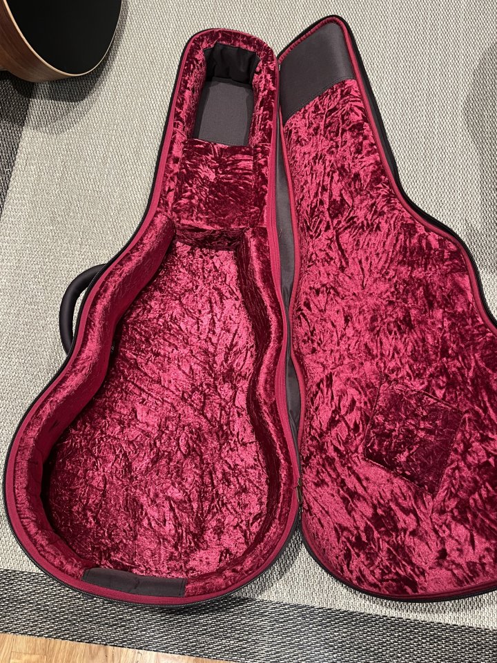 Guitarra electroacústica TAYLOR GTE Blacktop