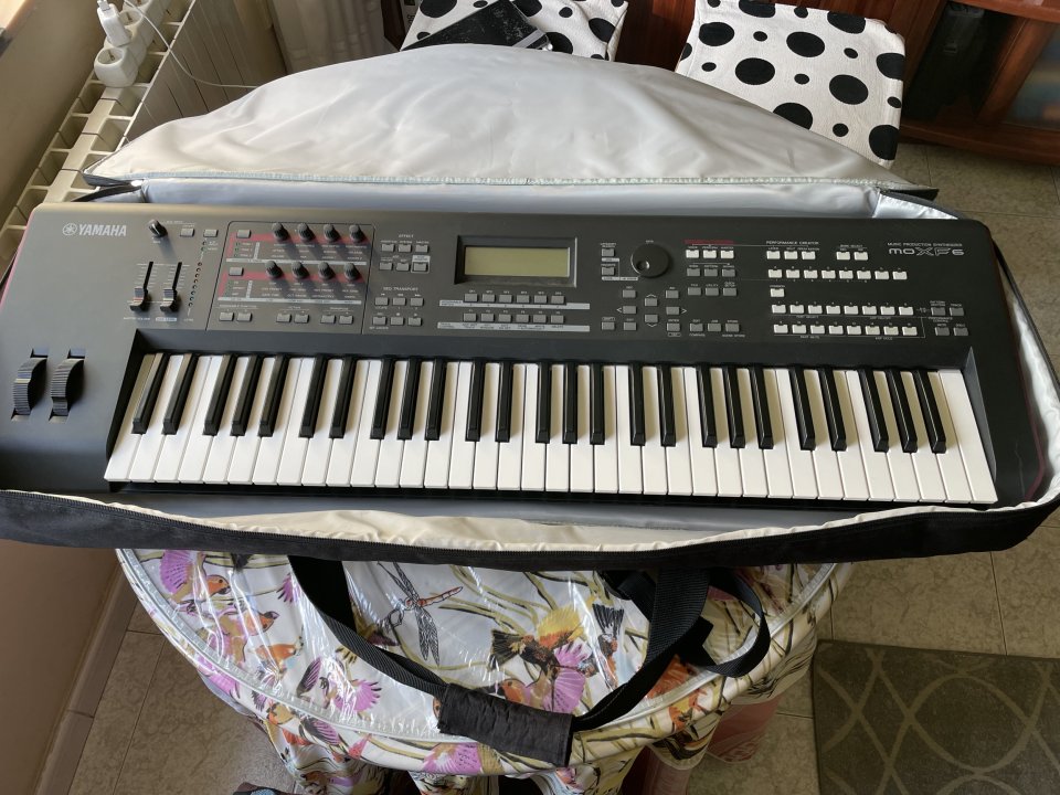 Sintetizador Yamaha MOXF 61 teclas de segunda mano · Foto 1 de 5 · Zamora · 725 €