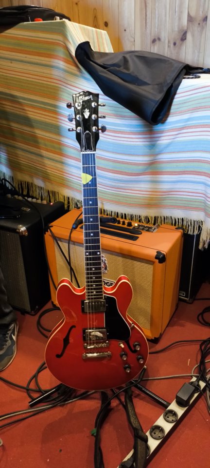 Gibson ES339 Cherry Red de segunda mano · Foto 4 de 5 · Cádiz · 2000 €