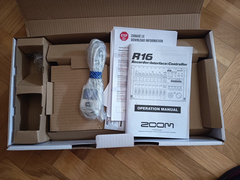 Zoom R16 grabadora digital de segunda mano · Foto 3 de 3 · Madrid · 220 €