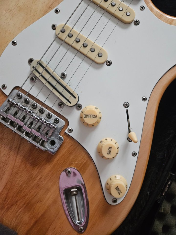 Guitarra eléctrica fender stratocaster