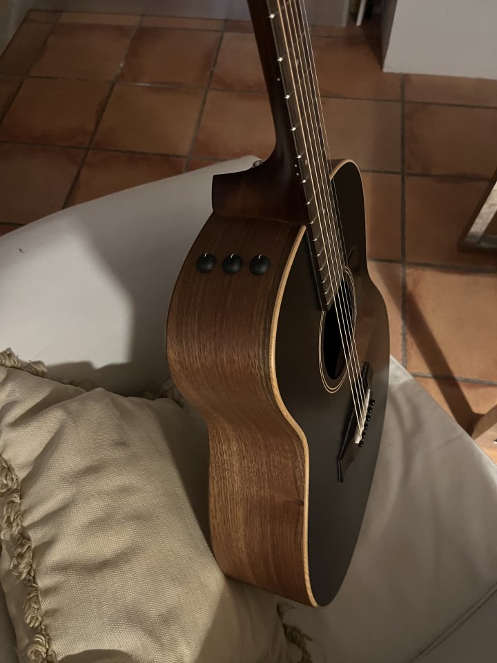 Guitarra electroacústica TAYLOR GTE Blacktop