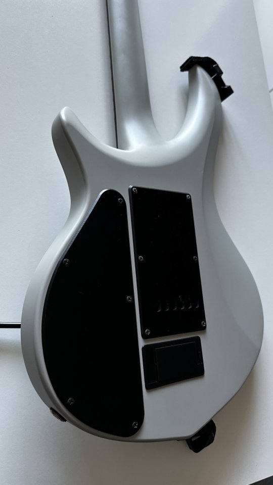 Guitarra Sterling Majesty MAJ100, Chalk Grey de segunda mano · Foto 7 de 10 · Burgos · 800 €