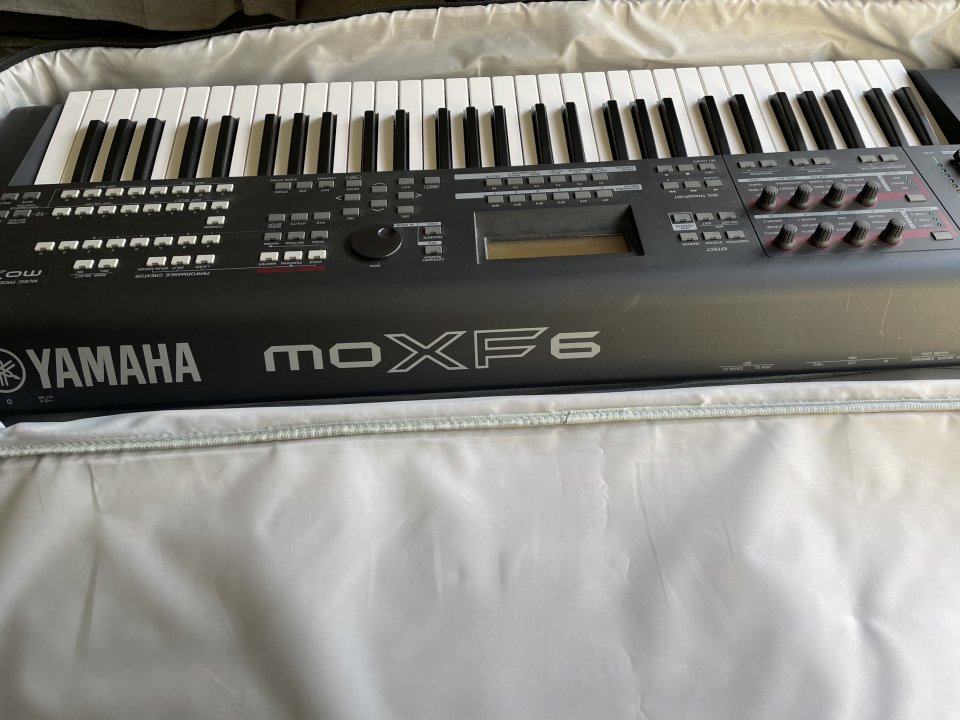 Sintetizador Yamaha MOXF 61 teclas de segunda mano · Foto 3 de 5 · Zamora · 725 €